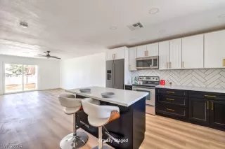 Photo #1: 2575156 Listing