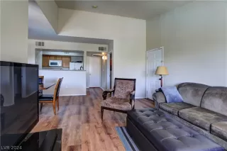 Photo #4: 2575195 Listing