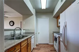 Photo #6: 2575195 Listing