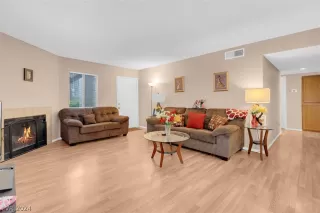 Photo #5: 2575219 Listing