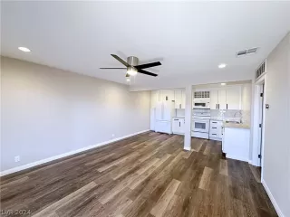 Photo #3: 2575359 Listing