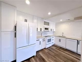 Photo #4: 2575359 Listing