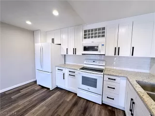 Photo #6: 2575359 Listing