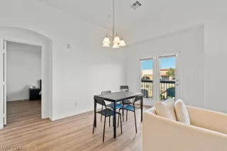 Photo #5: 2575407 Listing