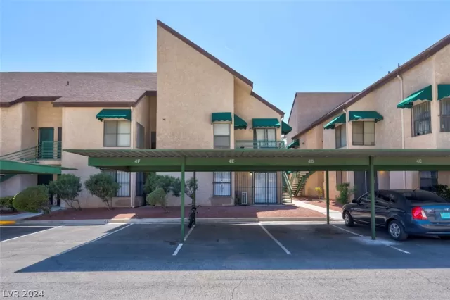 MLS: 2575449 Condo For Sale