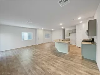 Photo #4: 2575454 Listing