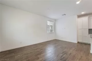 Photo #4: 2575470 Listing