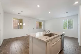 Photo #6: 2575470 Listing