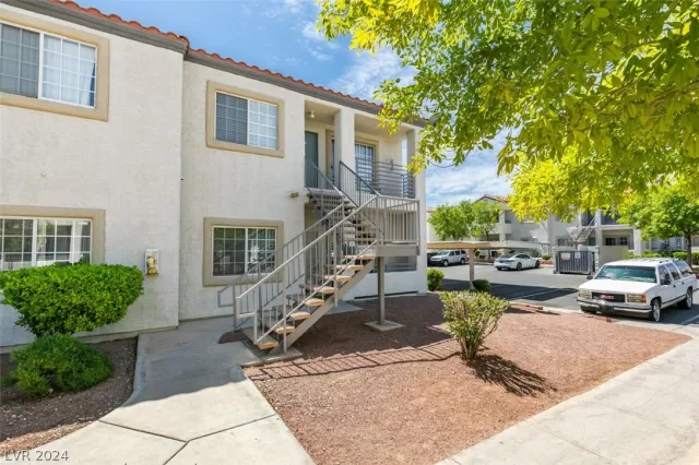 MLS: 2575534 Condo For Sale