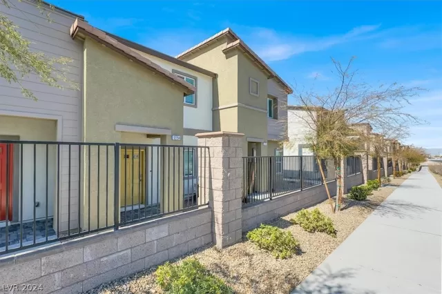 MLS: 2575571 Condo For Sale