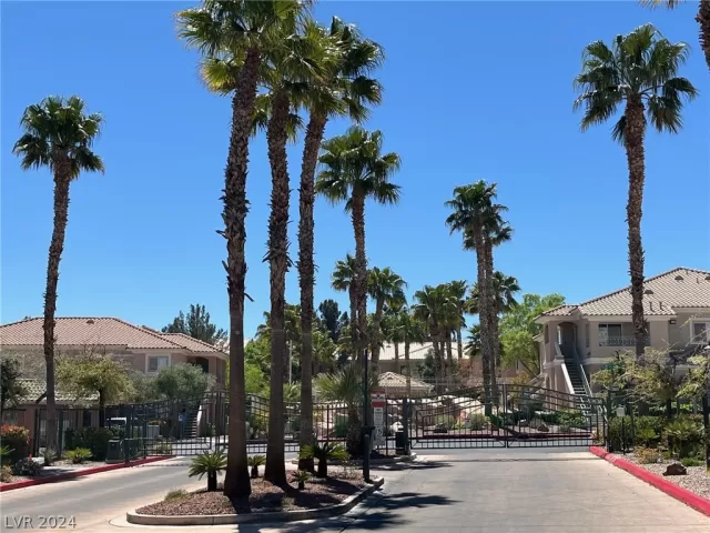 MLS: 2575573 Condo For Sale