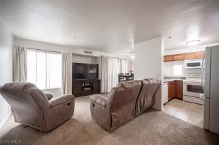 Photo #5: 2575601 Listing