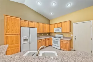 Photo #2: 2575606 Listing 