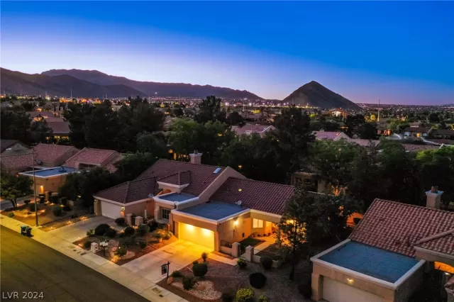 MLS: 2575607 Condo For Sale