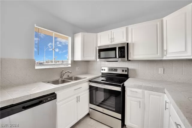 MLS: 2575683 Condo For Sale