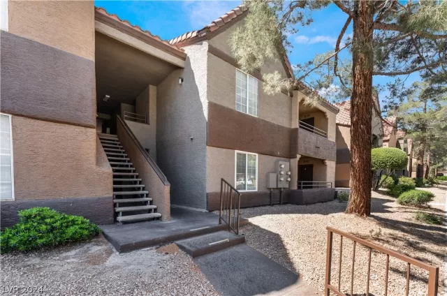 MLS: 2575744 Condo For Sale