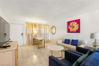 Photo #2: 2575751 Listing