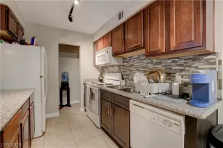 Photo #6: 2575850 Listing