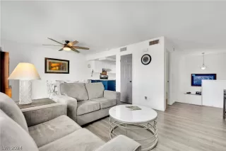 Photo #3: 2575925 Listing