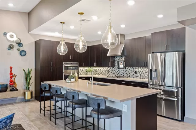 MLS: 2575981 Condo For Sale