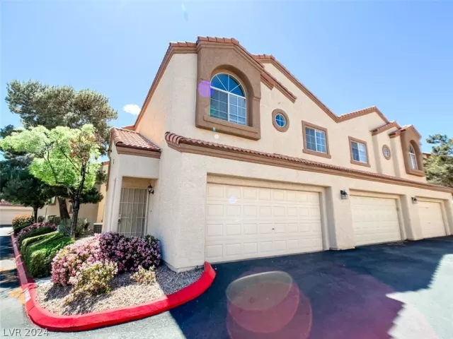 MLS: 2575998 Condo For Sale