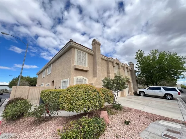 MLS: 2576058 Condo For Sale