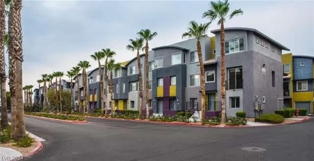 MLS: 2576074 Condo For Sale