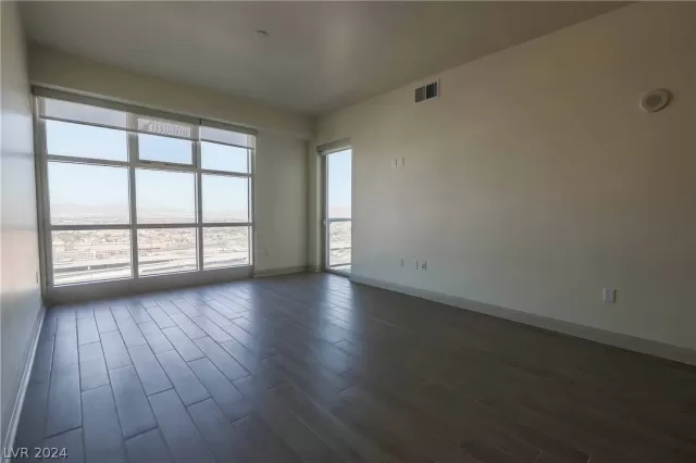 MLS: 2576114 Condo For Sale