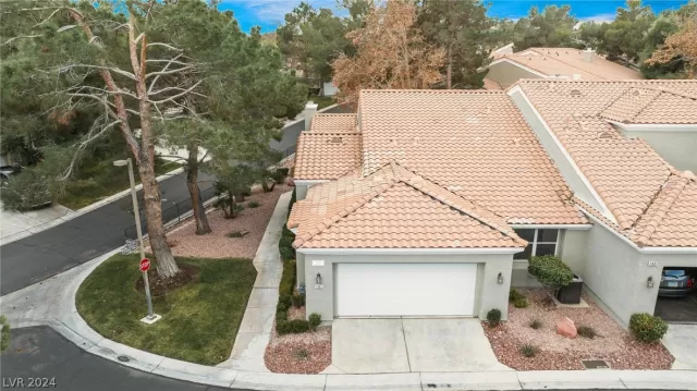 MLS: 2576137 Condo For Sale