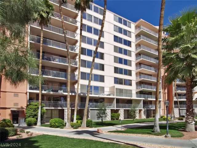 MLS: 2576142 Condo For Sale