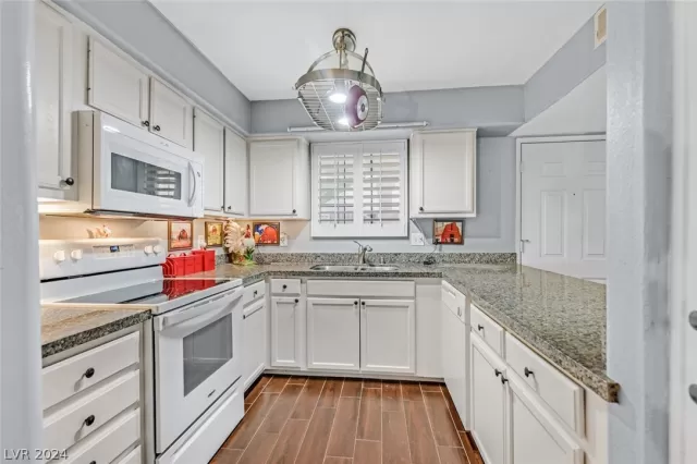 MLS: 2576172 Condo For Sale