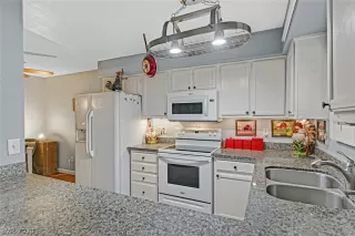 Photo #5: 2576172 Listing