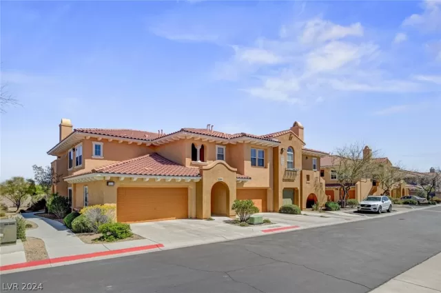 MLS: 2576270 Condo For Sale