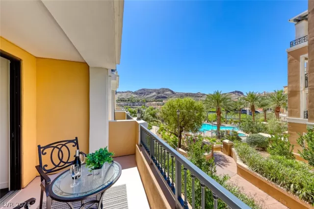 MLS: 2576314 Condo For Sale