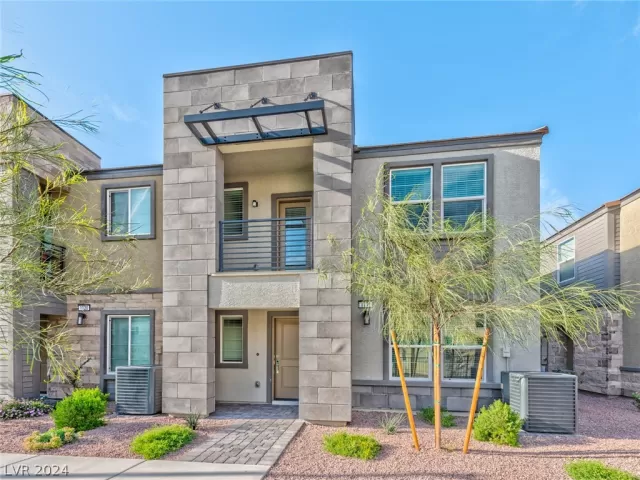 MLS: 2576320 Condo For Sale