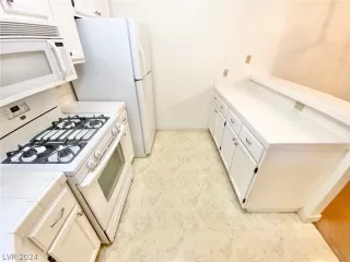 Photo #3: 2576331 Listing 