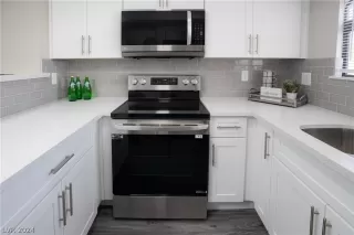 Photo #2: 2576373 Listing