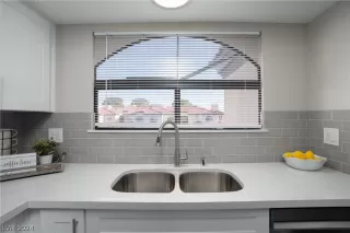 Photo #3: 2576373 Listing