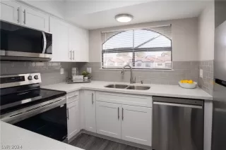 Photo #4: 2576373 Listing