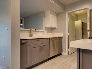 Photo #1: 2576381 Listing 