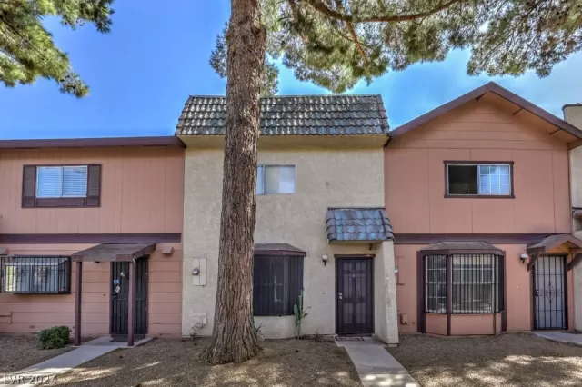 MLS: 2576386 Condo For Sale