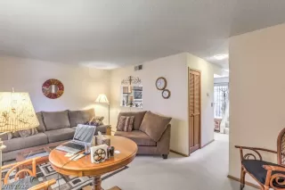 Photo #5: 2576386 Listing