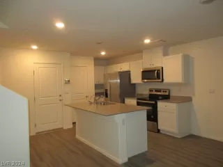 Photo #4: 2576458 Listing 