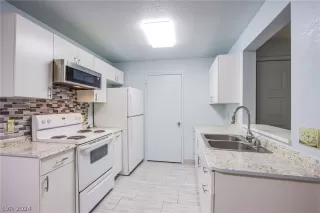 Photo #6: 2576525 Listing