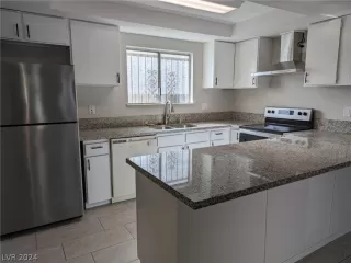 Photo #4: 2576527 Listing