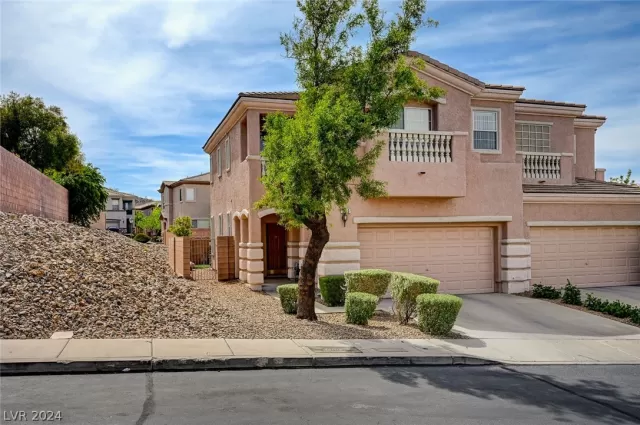 MLS: 2576530 Condo For Sale