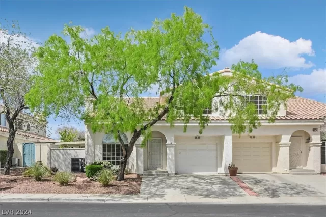 MLS: 2576539 Condo For Sale