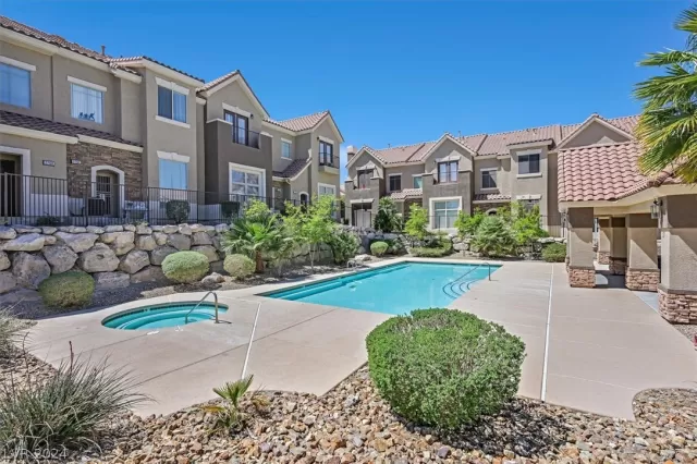 MLS: 2576546 Condo For Sale