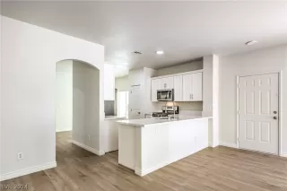 Photo #6: 2576548 Listing