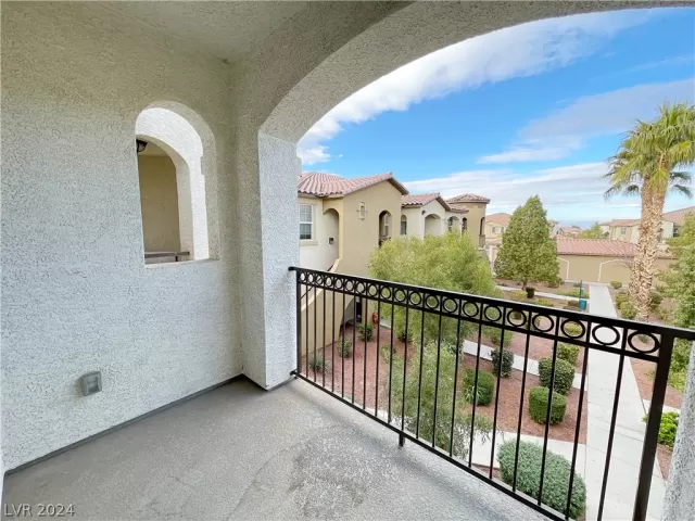 MLS: 2576573 Condo For Sale